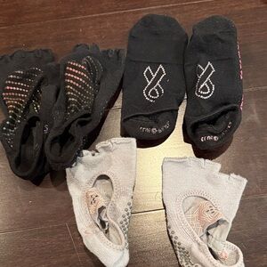 Grip Socks - Black and Gray
